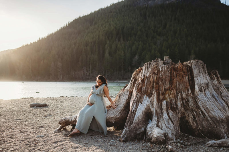 Capturing the Essence of Spring Maternity Photos in Seattle 
