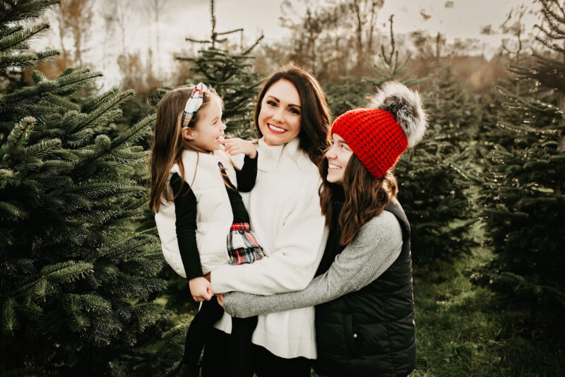 16 Best Christmas Photo Ideas - family Christmas picture ideas on RetouchMe