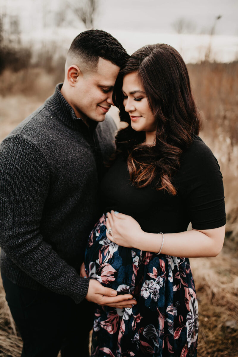 25 Stunning Couple Maternity Photoshoot Ideas