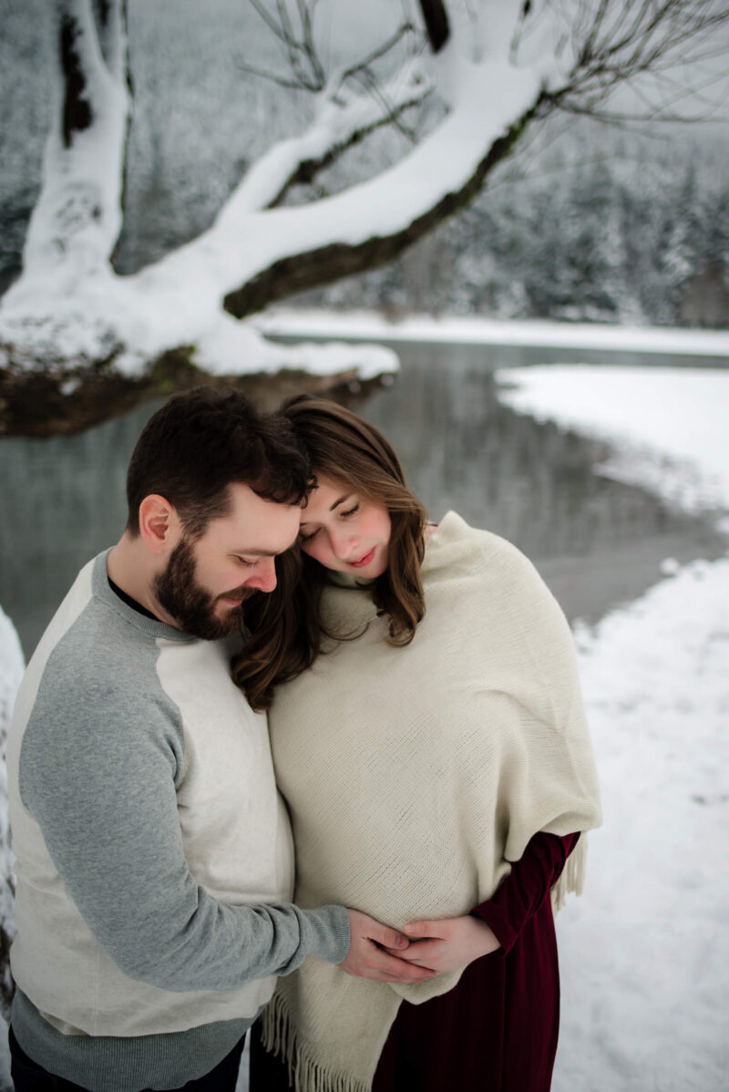 Outdoor Pregnancy Photos: How To Keep Warm During Winter