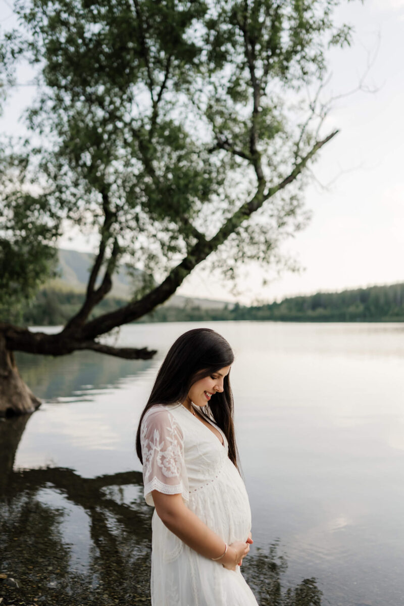 Beautiful Maternity Photos in the Cascades - Seattle Maternity Photography